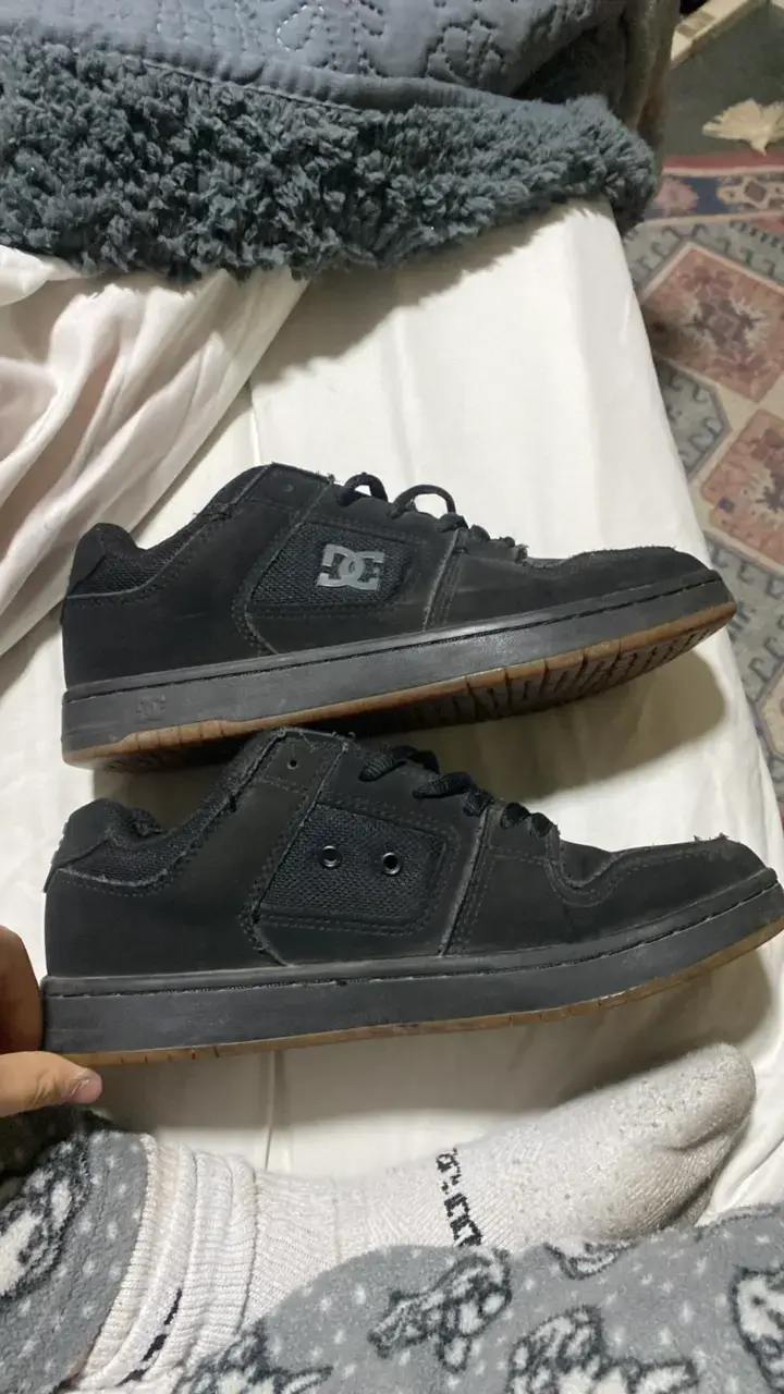 Zapatillas DC negras para skate - 1