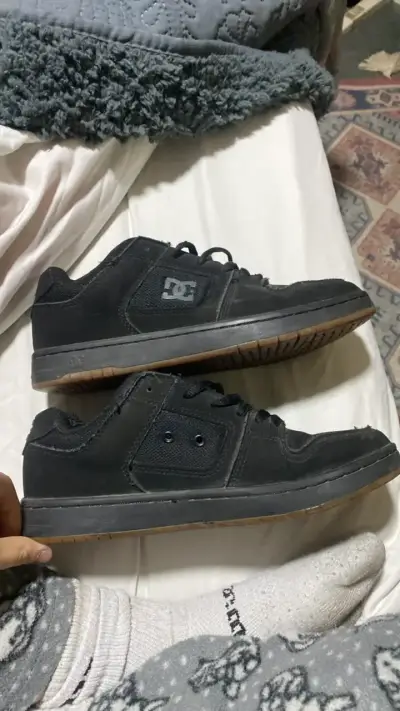 Zapatillas DC negras para skate - miniatura 1