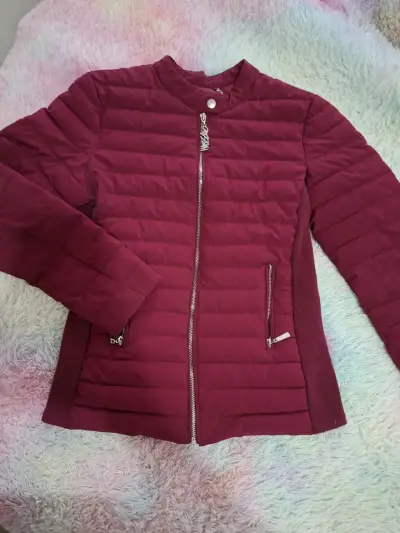 Chaqueta acolchada burdeos para mujer - miniatura 1