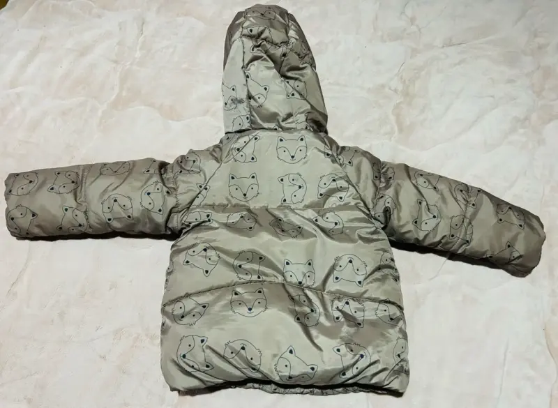 Chaqueta de bebé con capucha y diseño de zorros - 2