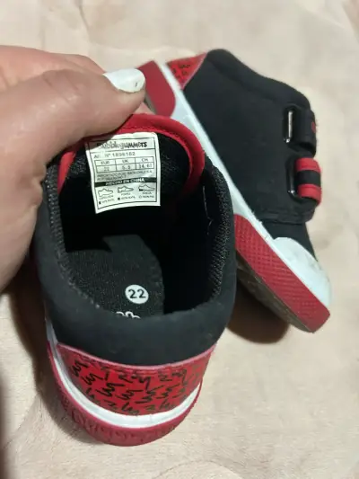 Zapatillas Bubblegummers negras y rojas para niños - miniatura 2