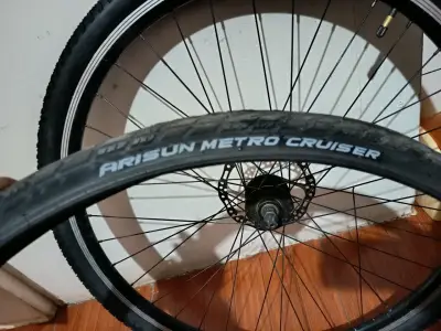 Neumático de bicicleta Arisun Metro Cruiser 700x32 - miniatura 1