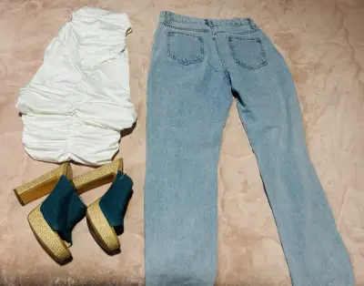 Jeans desgastados de mezclilla azul claro - miniatura 2