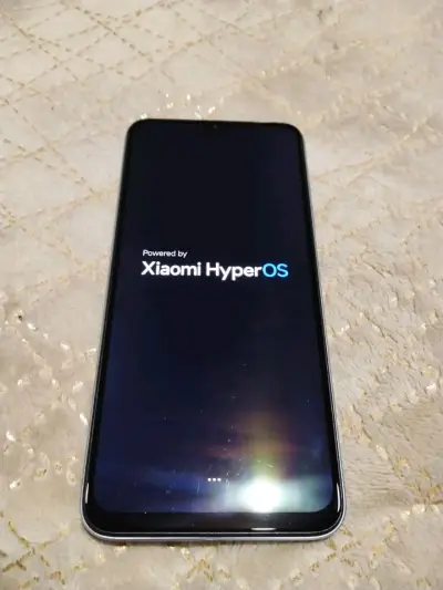 Smartphone Xiaomi con HyperOS - miniatura 1