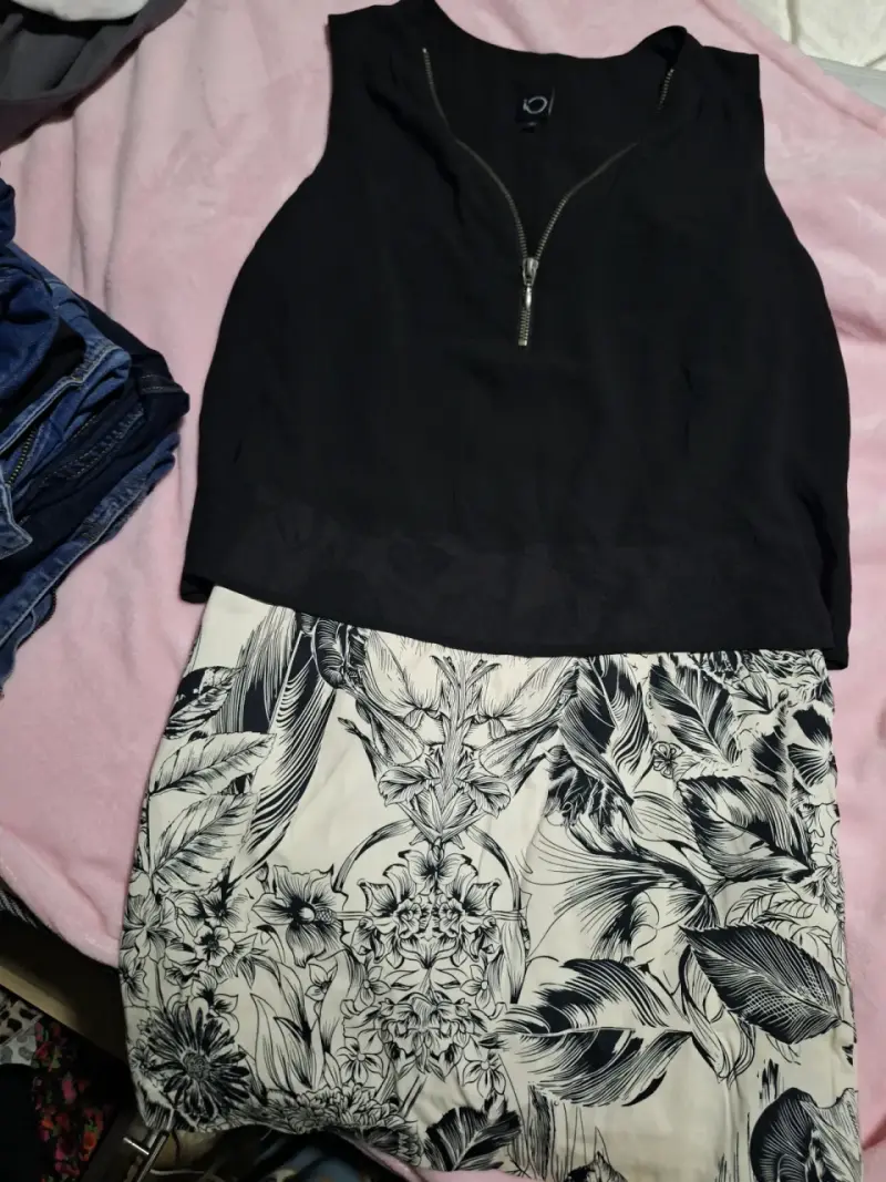 Vestido bicolor con cierre frontal - 1