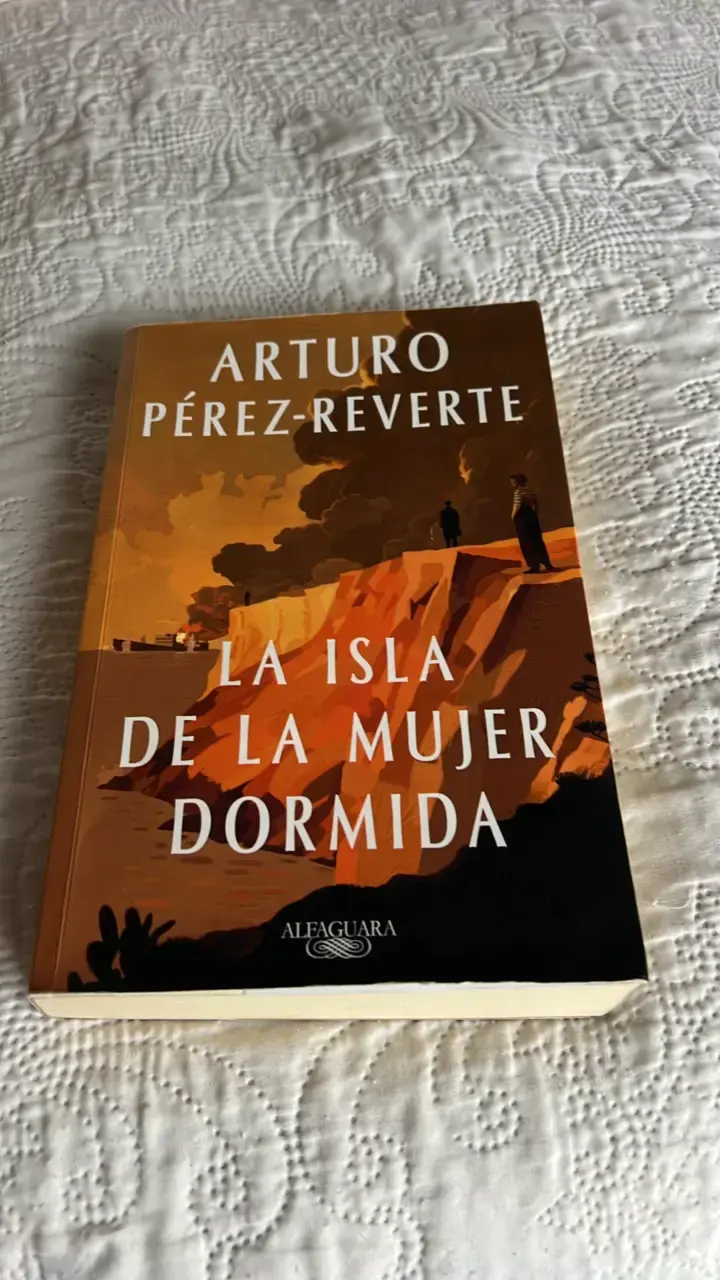 Libro 'La isla de la mujer dormida' de Pérez-Reverte