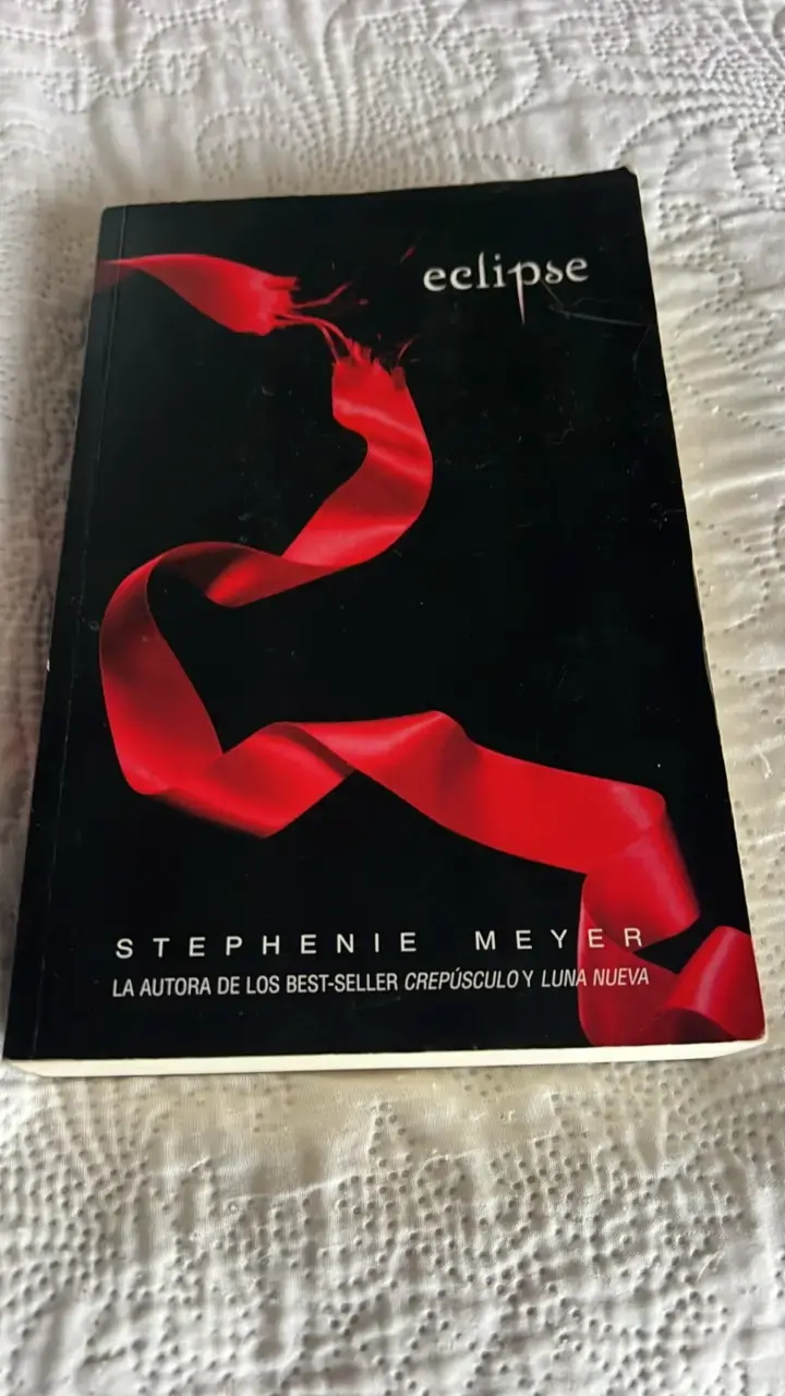 Libro Eclipse de Stephenie Meyer