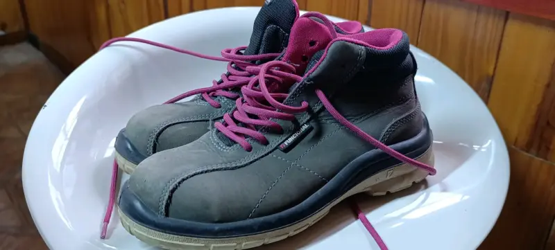 Botas de seguridad funcionales grises y rosadas - 1