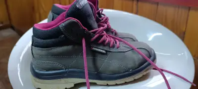 Botas de seguridad funcionales grises y rosadas - miniatura 3