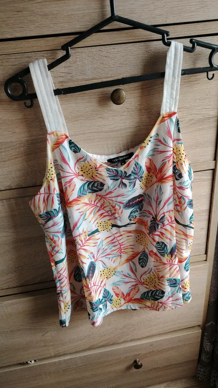 Blusa estampada tropical