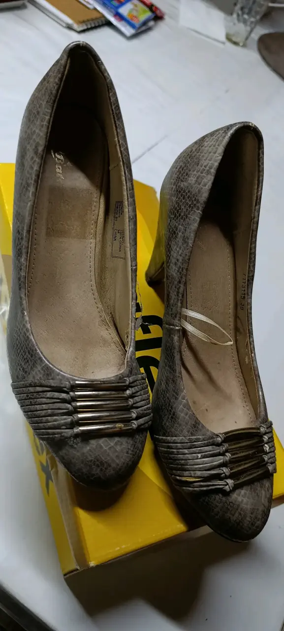 Zapatos de tacón Bata estilo serpiente - 1