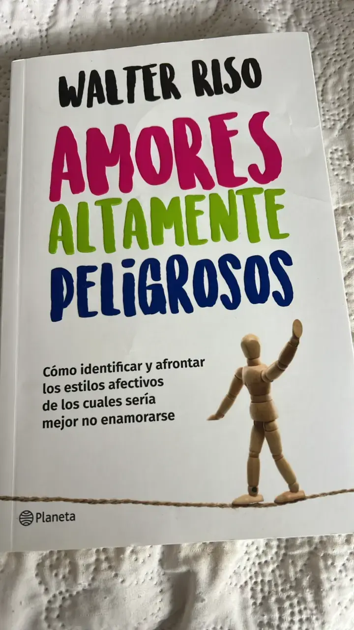 Libro 'Amores Altamente Peligrosos' de Walter Riso
