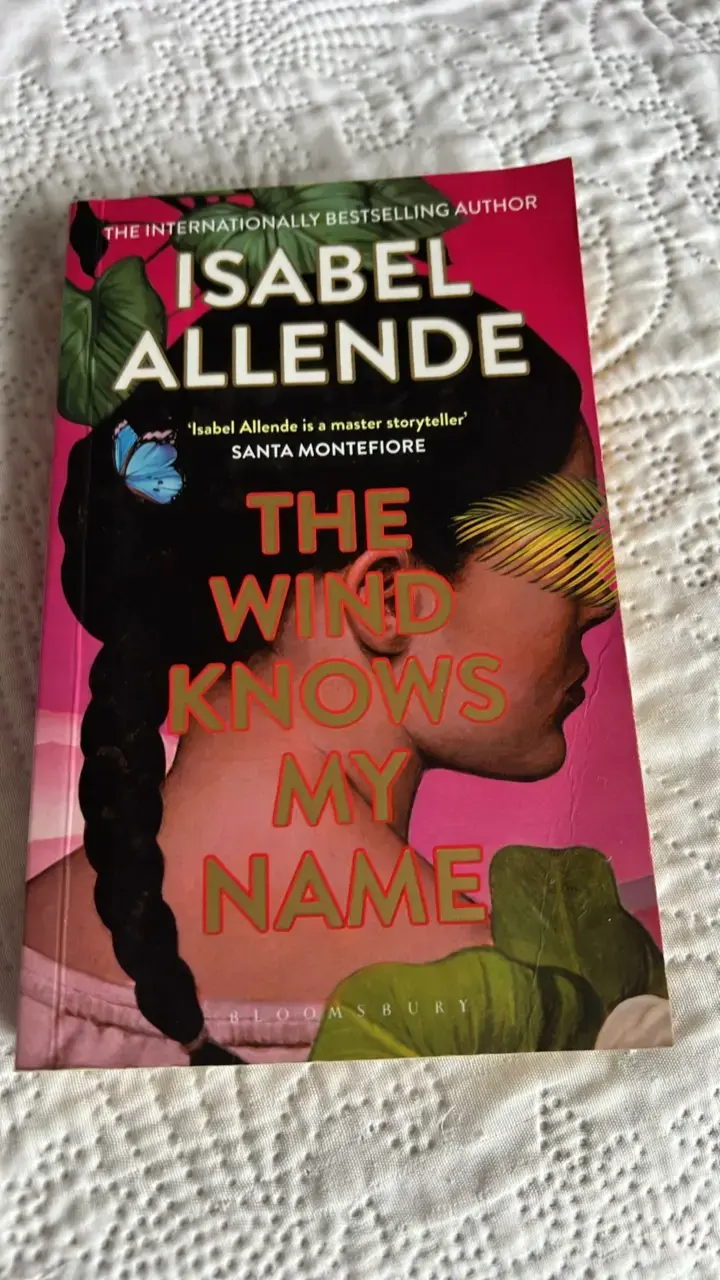 Libro 'The Wind Knows My Name' de Isabel Allende
