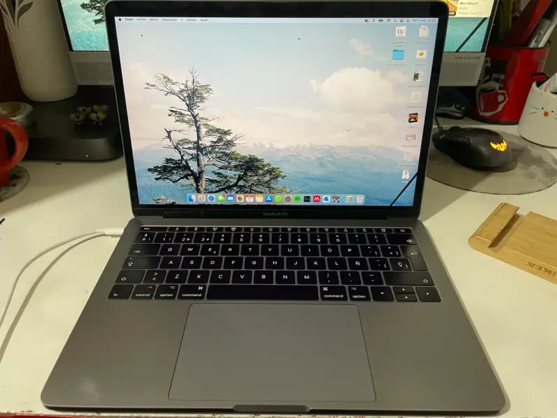 MacBook Pro 13 2017 core i5 8gb ram 120 gb ssd - 1
