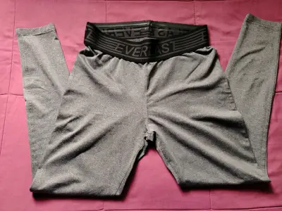 Conjunto deportivo Everlast gris con capucha - miniatura 3