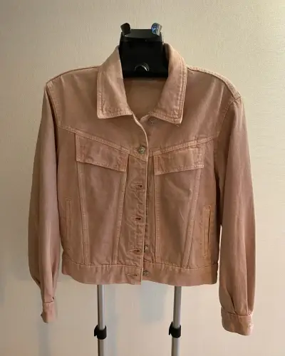 Chaqueta de mezclilla rosa claro para mujer - miniatura 1