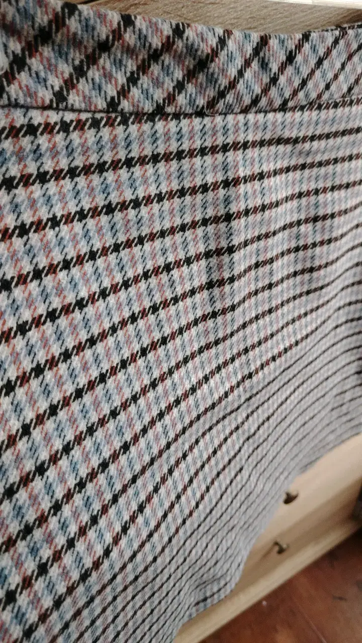 Falda corta a cuadros estilo clásico - 2