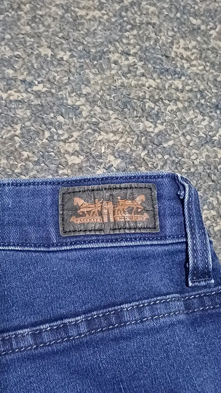Jeans azul levis para mujer - 4