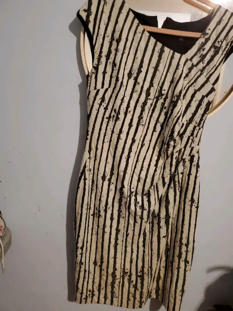 Vestido de rayas blanco y negro elegante