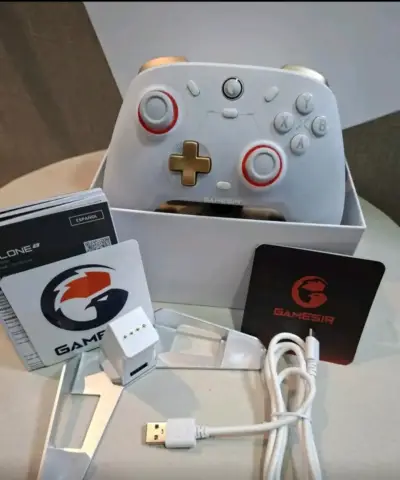 Control inalámbrico GameSir blanco y dorado - miniatura 1