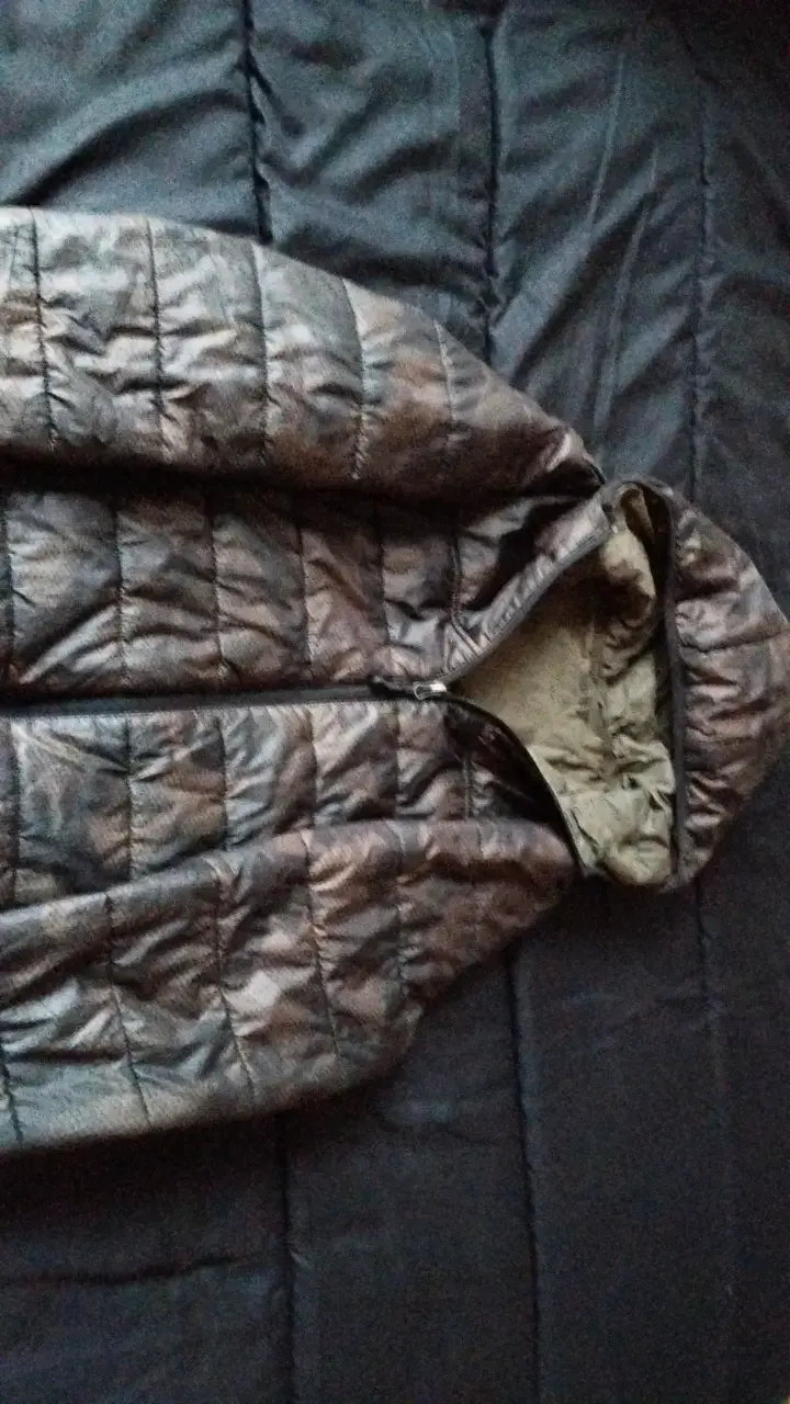 Chaqueta acolchada con capucha camuflada - 1