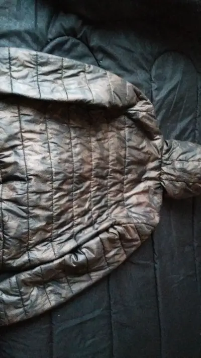Chaqueta acolchada con capucha camuflada - miniatura 3