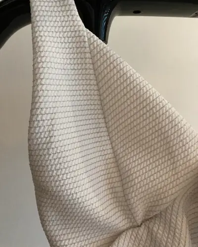 Top blanco con volantes asimétrico - miniatura 4