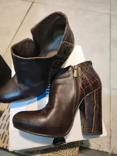 Botines de cuero marrón con tacón alto - miniatura 1