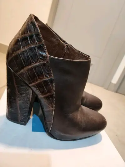 Botines de cuero marrón con tacón alto - miniatura 2