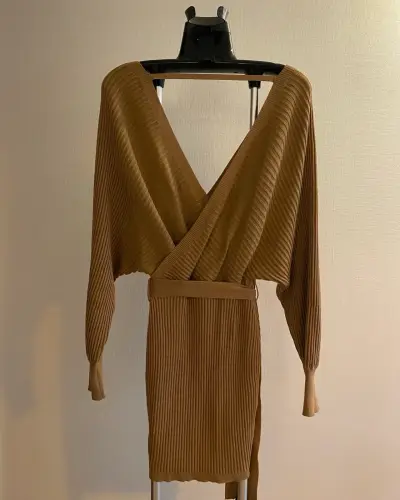 Vestido cruzado de punto marrón - miniatura 2