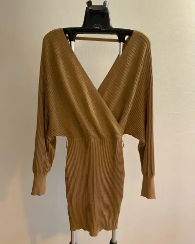Vestido cruzado de punto marrón - miniatura 3