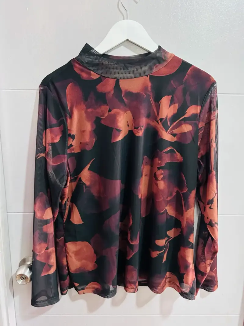 Blusa transparente floral en tonos cálidos - 5