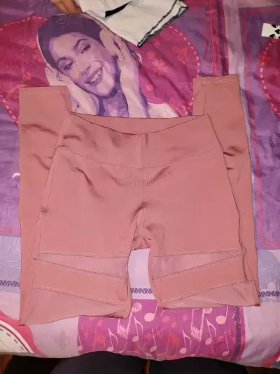 Leggings deportivos rosados con diseño de malla - miniatura 2