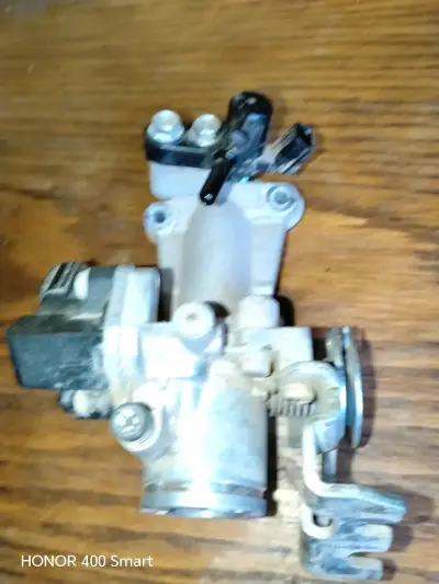 Motor de motocicleta usado en buen estado - miniatura 12