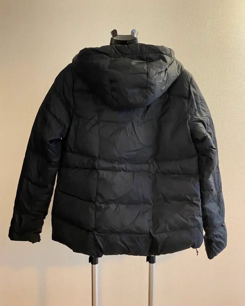 Parka acolchada negra con capucha - 2