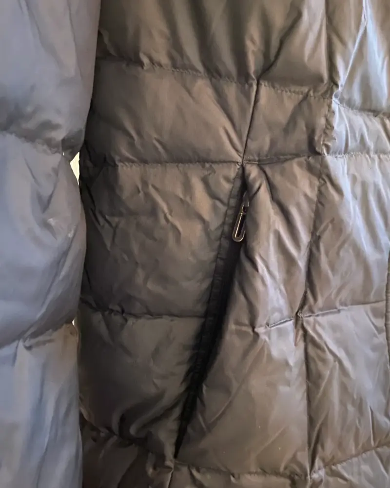 Parka acolchada negra con capucha - 3