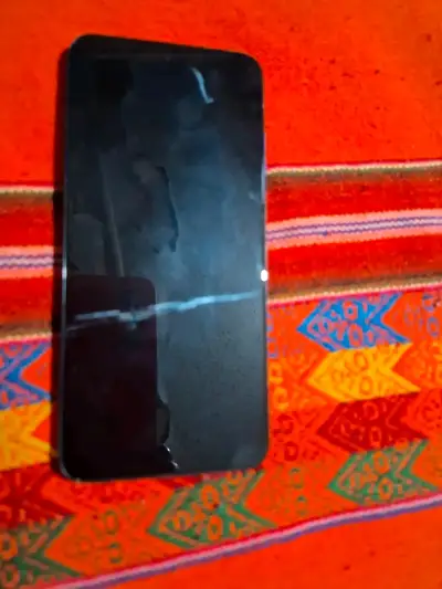 Smartphone con pantalla en buen estado - miniatura 1