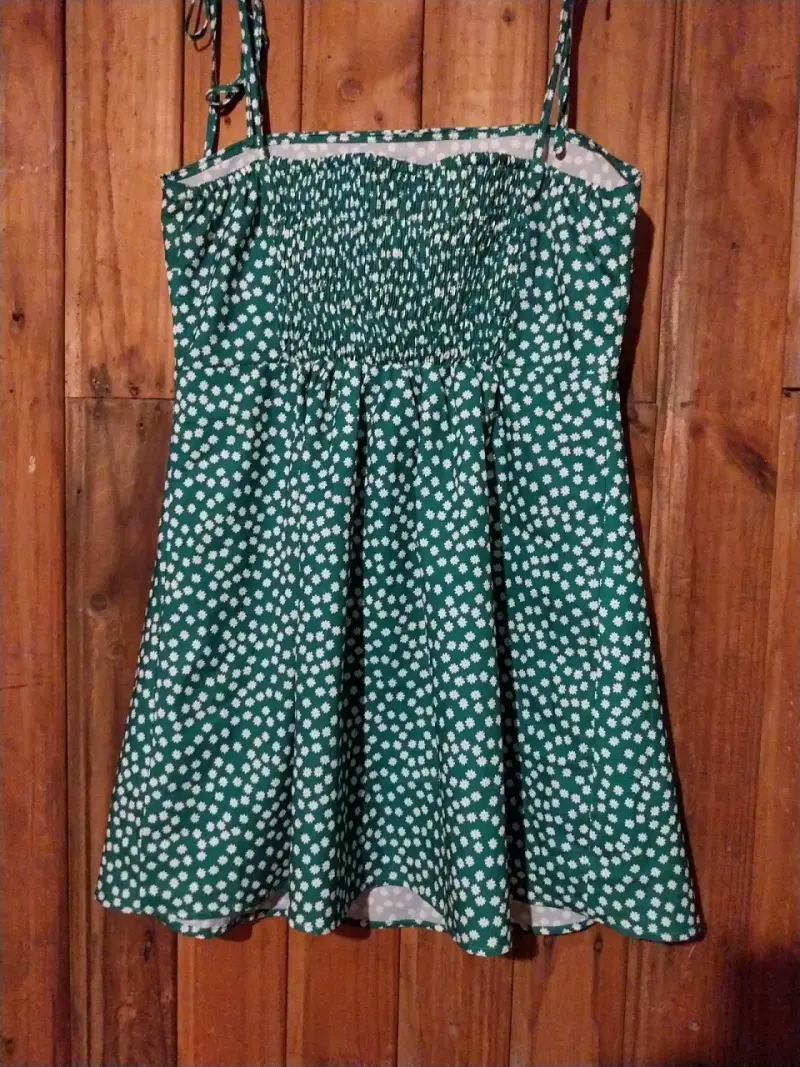 Vestido verde con estampado de flores - 2