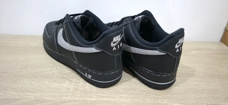NIKE AIR FORCE 1 07' LV8 - 4