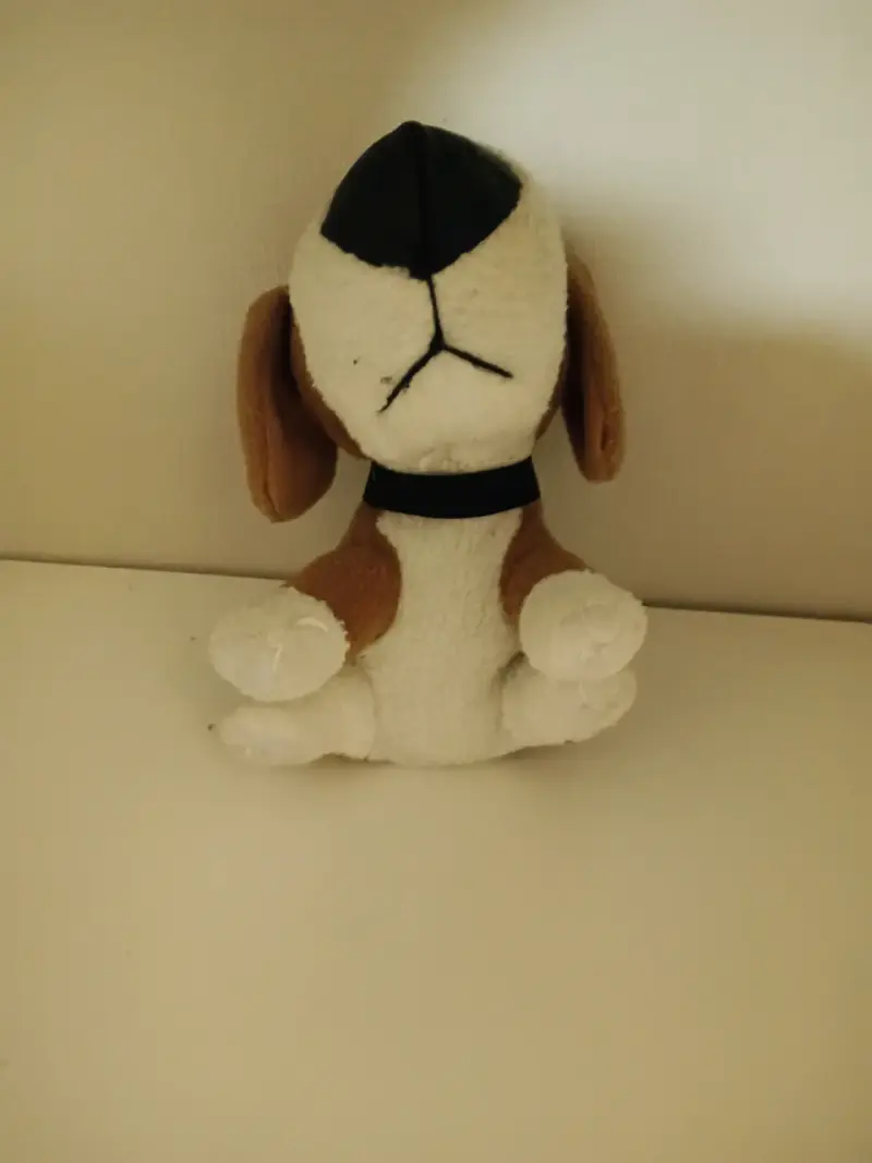 Tierno oso de peluche marrón con lazo rojo - 5