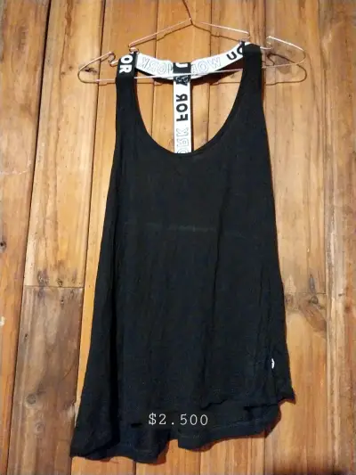 Polera deportiva negra con tirantes - miniatura 1