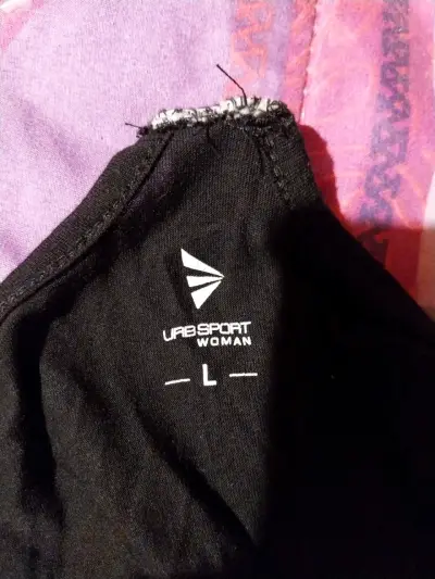 Polera deportiva negra con tirantes - miniatura 2