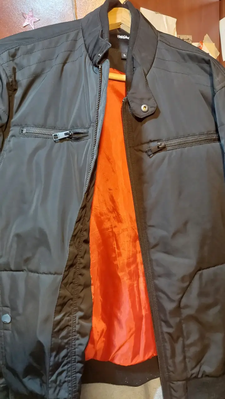 Chaqueta negra con forro naranja para hombre - 1