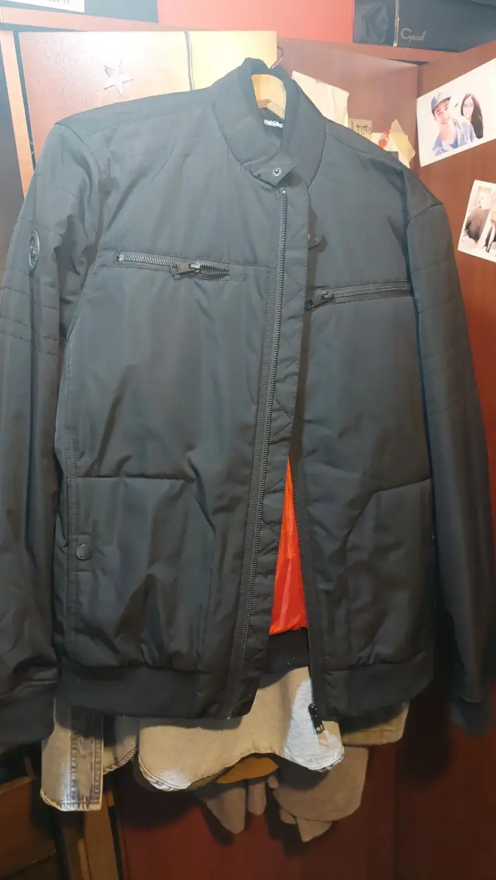Chaqueta negra con forro naranja para hombre - 2