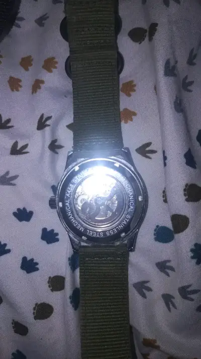 Reloj automático con correa verde militar - miniatura 2