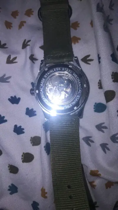Reloj automático con correa verde militar - miniatura 3
