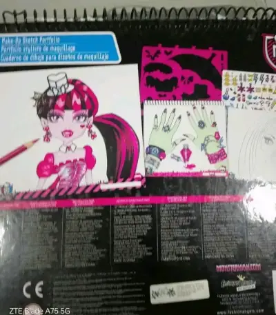 Portafolio usado Monster High con stickers - miniatura 2