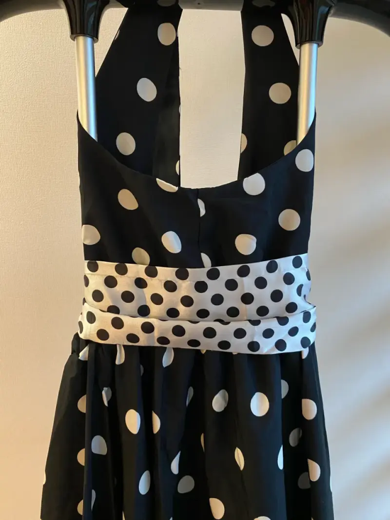 Vestido negro con lunares blancos - 5