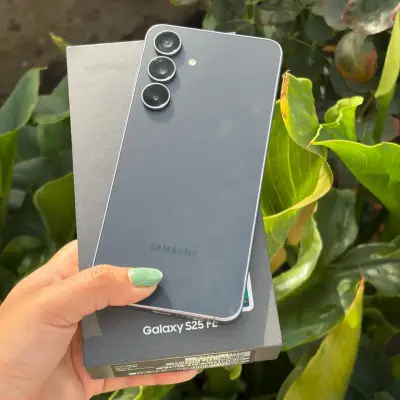 Samsung Galaxy S25 FE en caja - miniatura 1