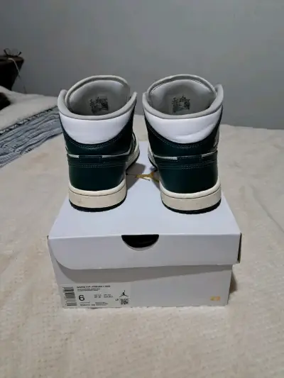 Zapatillas Air Jordan 1 Mid verde y blanco - miniatura 3